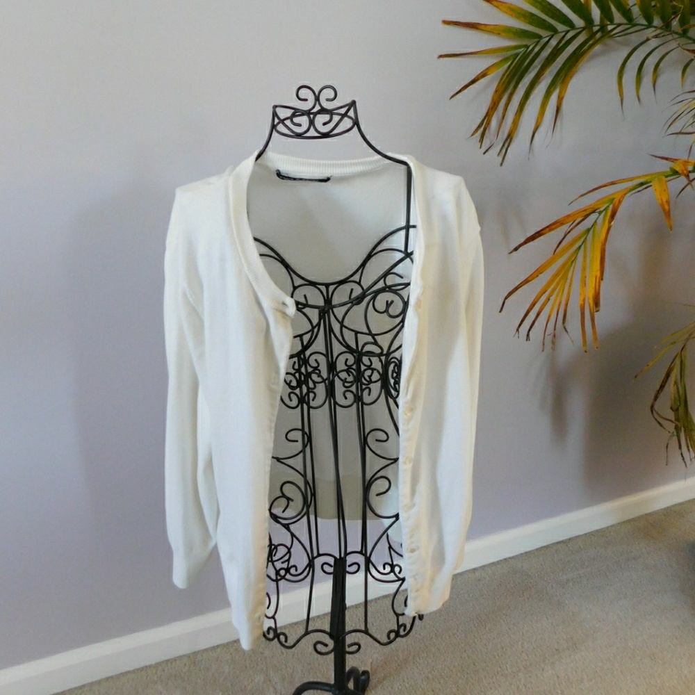 White botton sweater